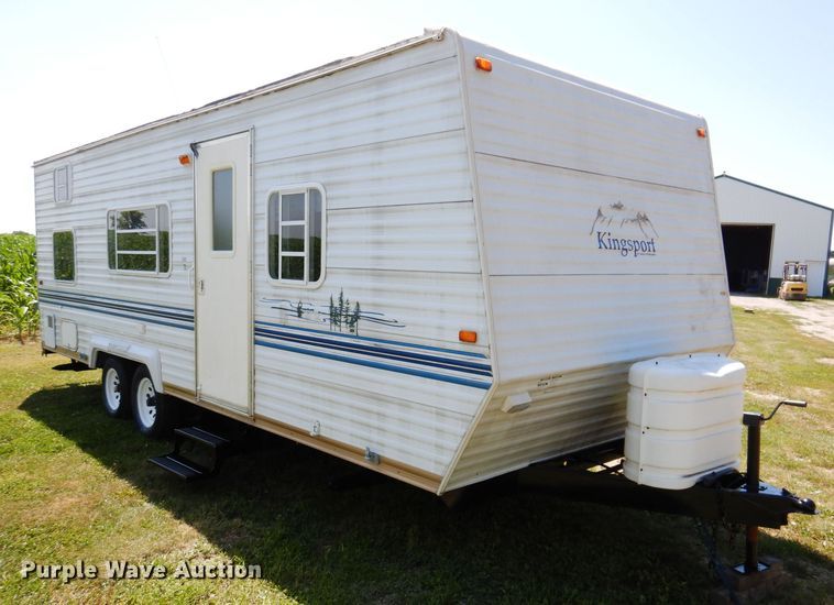 image for item DK2019 2004 Gulf Stream Kingsport  camper