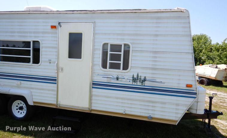 image for item DK2019 2004 Gulf Stream Kingsport  camper