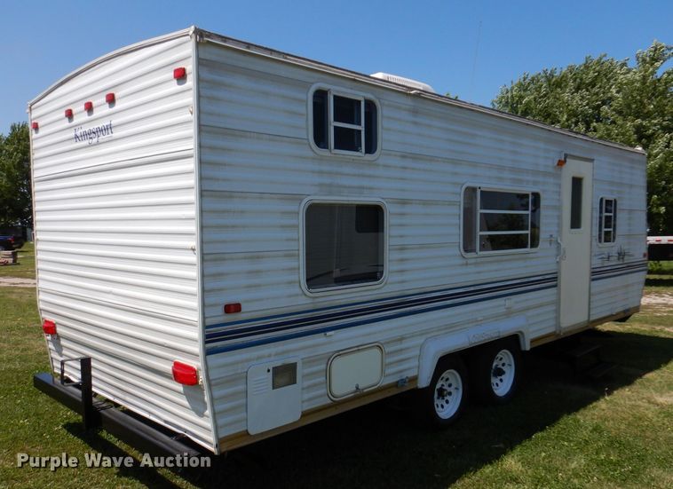 image for item DK2019 2004 Gulf Stream Kingsport  camper