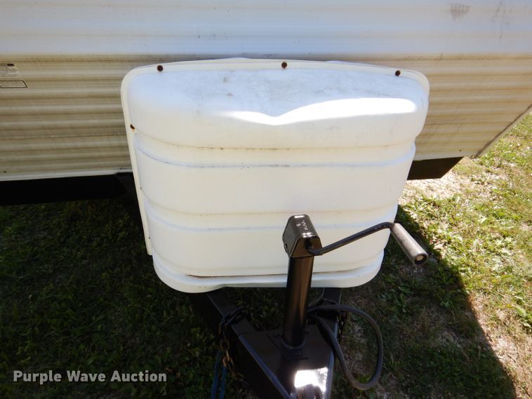 image for item DK2019 2004 Gulf Stream Kingsport  camper