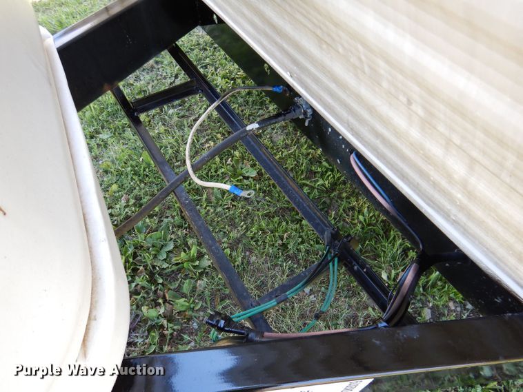 image for item DK2019 2004 Gulf Stream Kingsport  camper