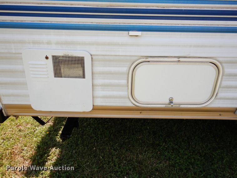 image for item DK2019 2004 Gulf Stream Kingsport  camper