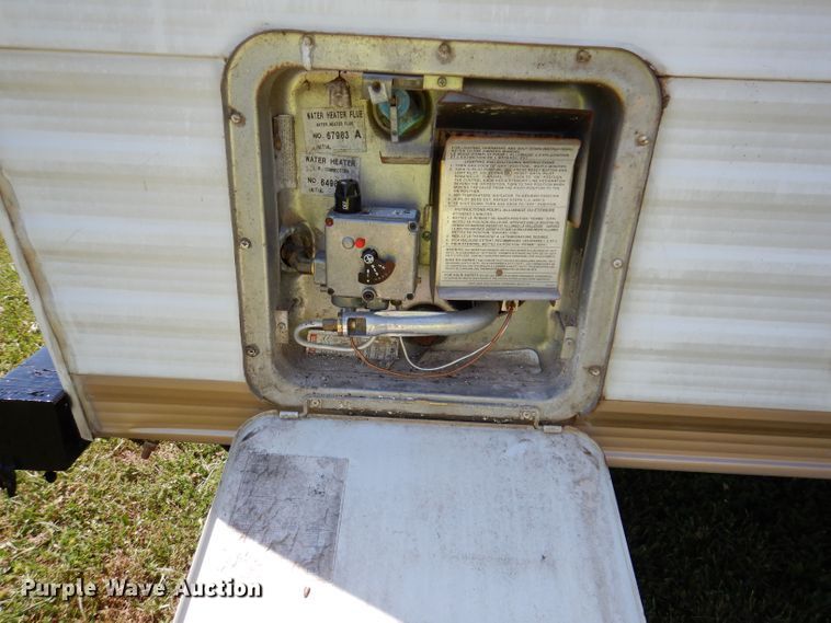 image for item DK2019 2004 Gulf Stream Kingsport  camper