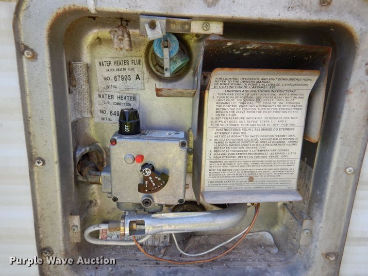 image for item DK2019 2004 Gulf Stream Kingsport  camper