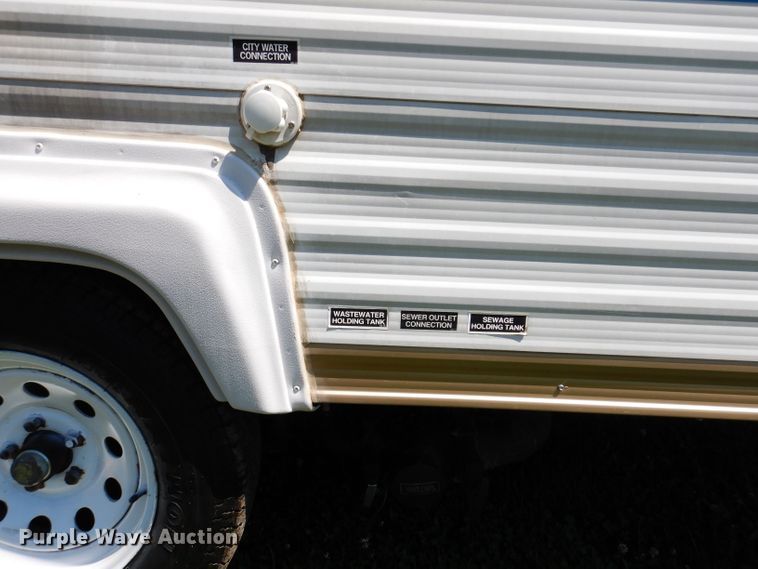 image for item DK2019 2004 Gulf Stream Kingsport  camper