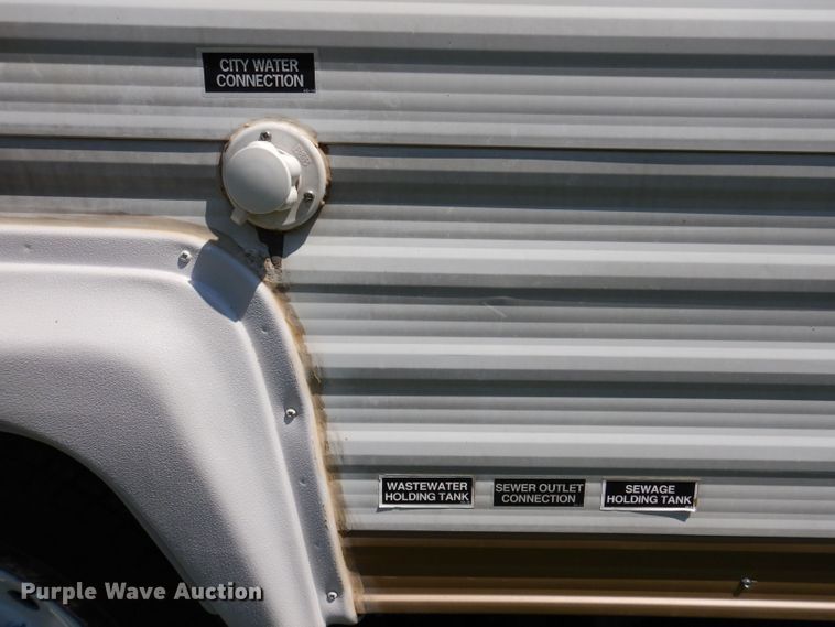 image for item DK2019 2004 Gulf Stream Kingsport  camper