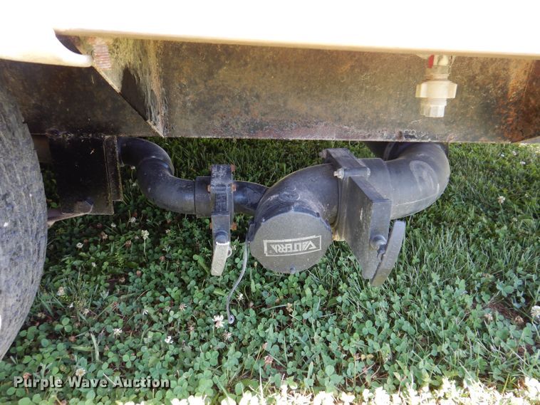 image for item DK2019 2004 Gulf Stream Kingsport  camper