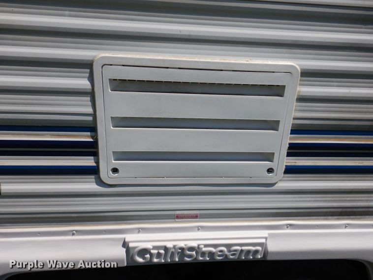 image for item DK2019 2004 Gulf Stream Kingsport  camper