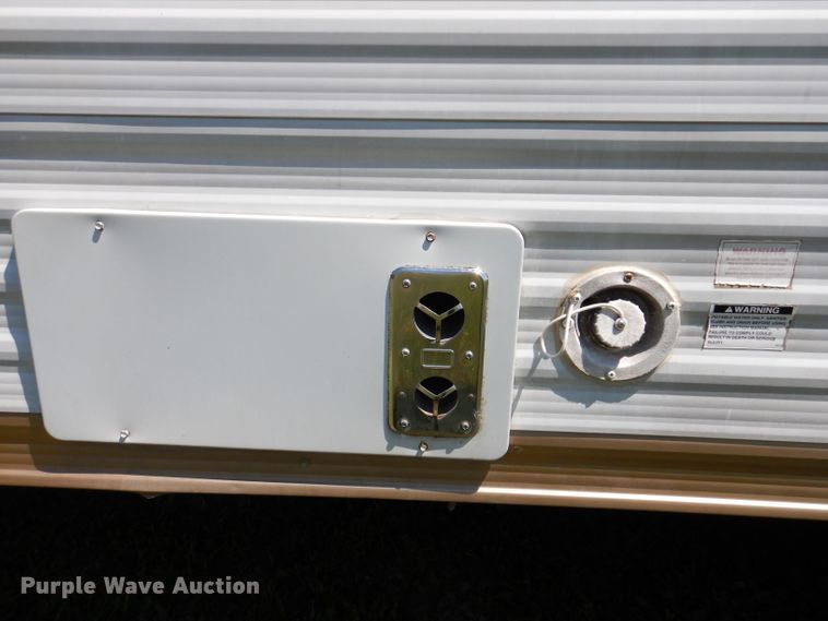 image for item DK2019 2004 Gulf Stream Kingsport  camper