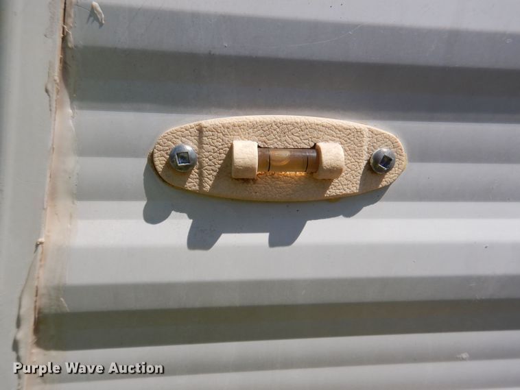 image for item DK2019 2004 Gulf Stream Kingsport  camper