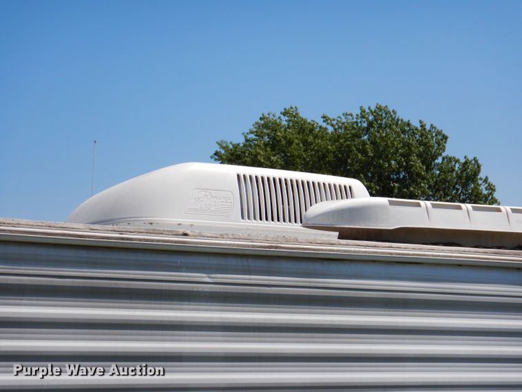 image for item DK2019 2004 Gulf Stream Kingsport  camper