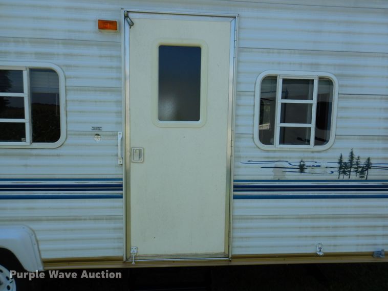 image for item DK2019 2004 Gulf Stream Kingsport  camper