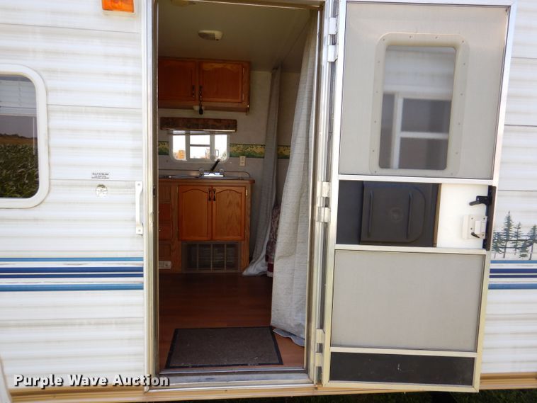 image for item DK2019 2004 Gulf Stream Kingsport  camper
