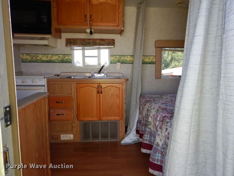 image for item DK2019 2004 Gulf Stream Kingsport  camper