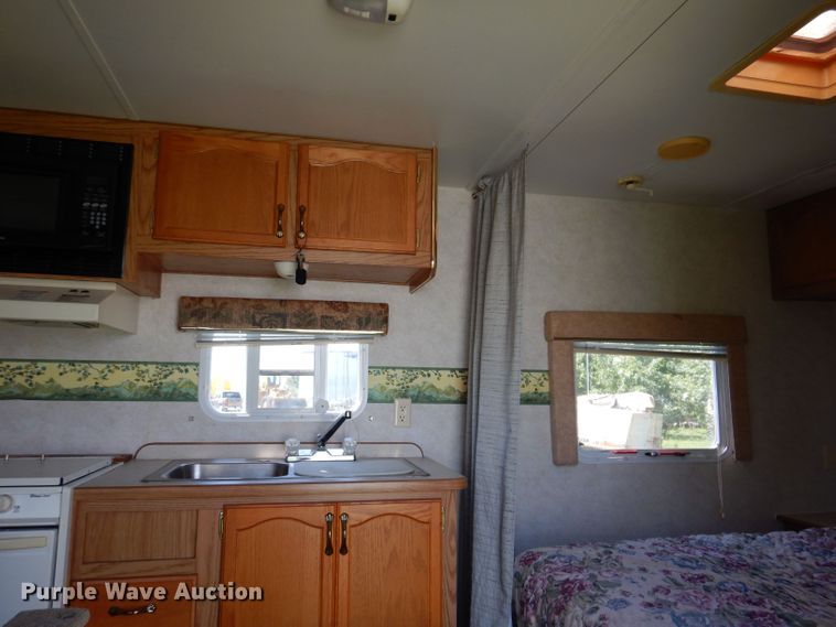 image for item DK2019 2004 Gulf Stream Kingsport  camper