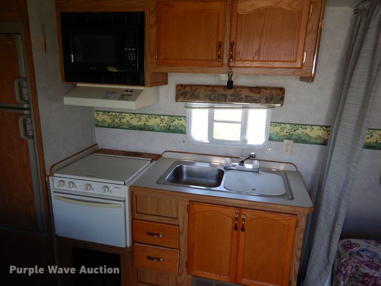 image for item DK2019 2004 Gulf Stream Kingsport  camper