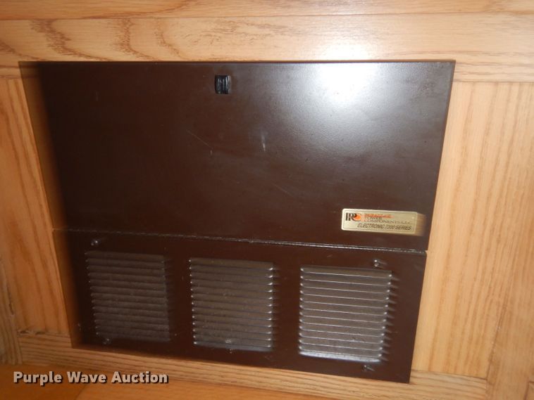 image for item DK2019 2004 Gulf Stream Kingsport  camper