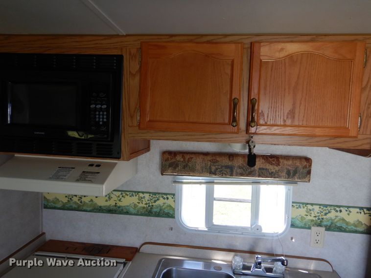 image for item DK2019 2004 Gulf Stream Kingsport  camper