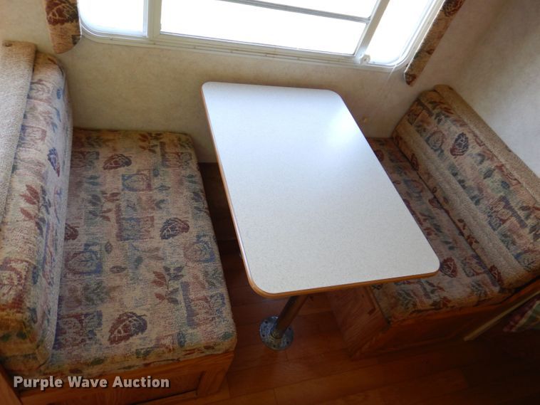 image for item DK2019 2004 Gulf Stream Kingsport  camper