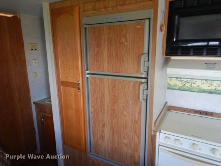 image for item DK2019 2004 Gulf Stream Kingsport  camper