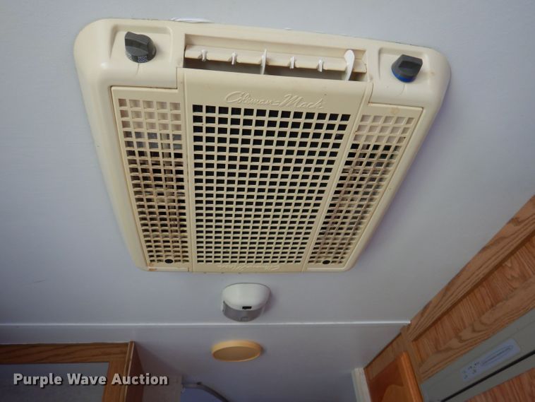 image for item DK2019 2004 Gulf Stream Kingsport  camper