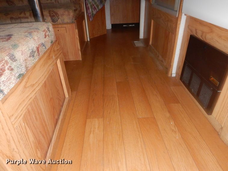 image for item DK2019 2004 Gulf Stream Kingsport  camper