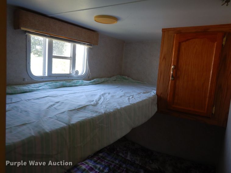 image for item DK2019 2004 Gulf Stream Kingsport  camper