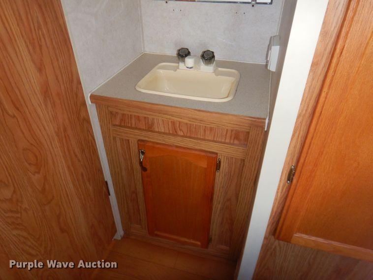 image for item DK2019 2004 Gulf Stream Kingsport  camper