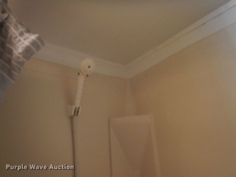 image for item DK2019 2004 Gulf Stream Kingsport  camper