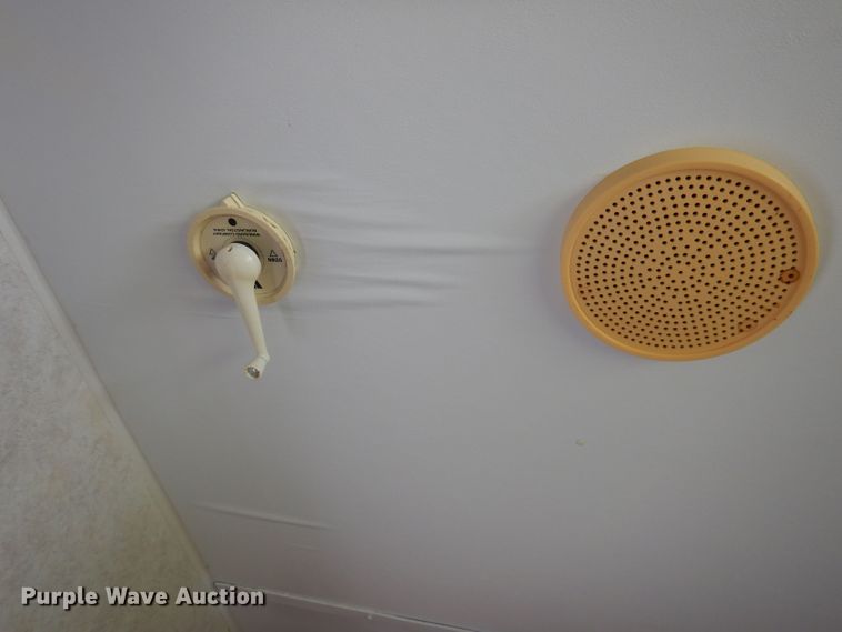 image for item DK2019 2004 Gulf Stream Kingsport  camper