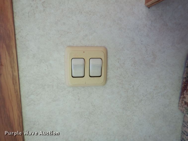 image for item DK2019 2004 Gulf Stream Kingsport  camper