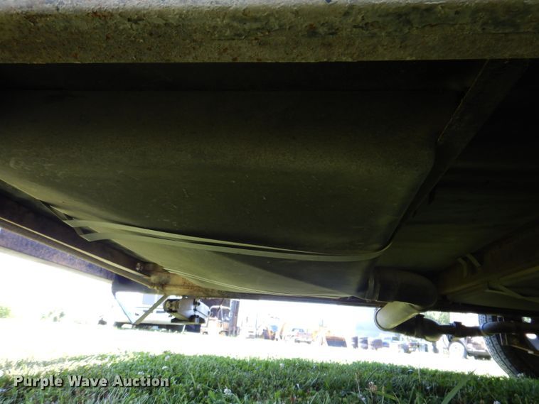 image for item DK2019 2004 Gulf Stream Kingsport  camper