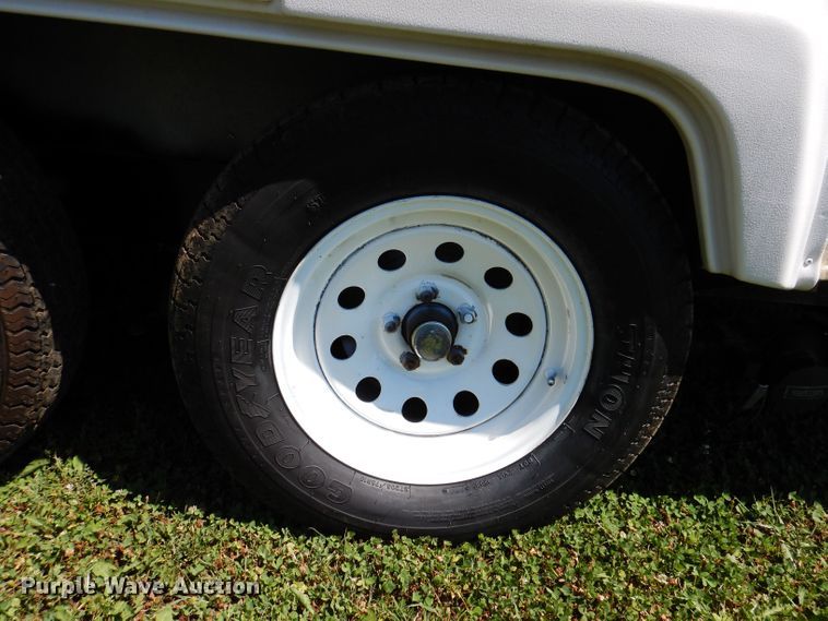 image for item DK2019 2004 Gulf Stream Kingsport  camper