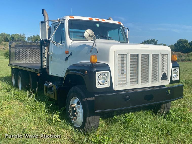 image for item DK6350 2002 International 2574  flatbed truck
