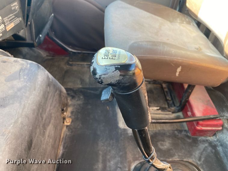 image for item DK6350 2002 International 2574  flatbed truck