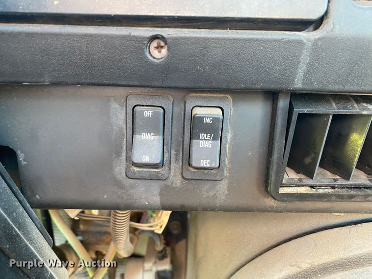 image for item DK6350 2002 International 2574  flatbed truck