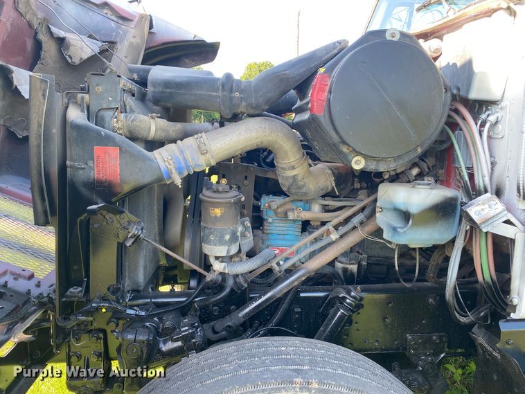 image for item DK6350 2002 International 2574  flatbed truck