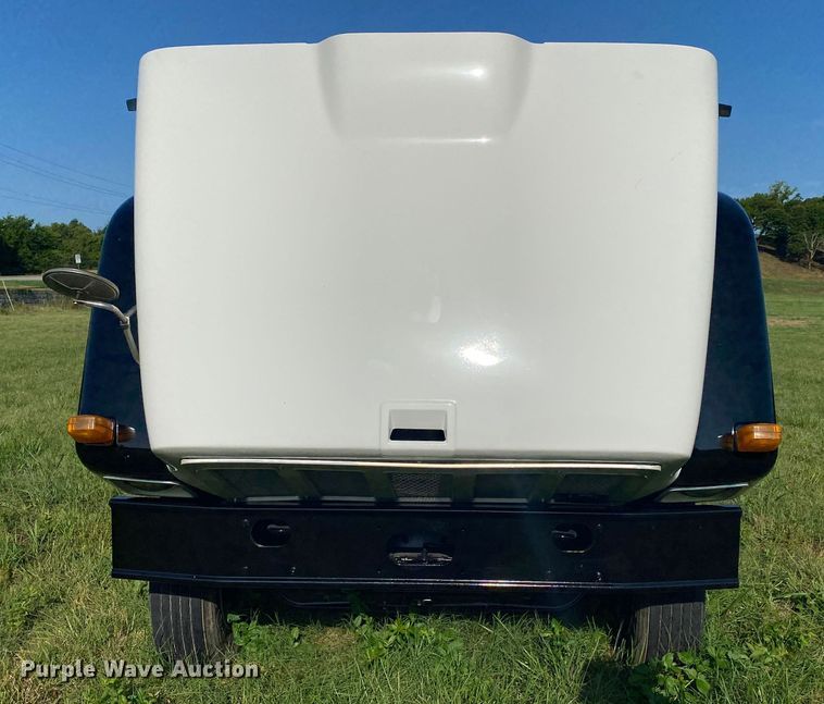 image for item DK6350 2002 International 2574  flatbed truck