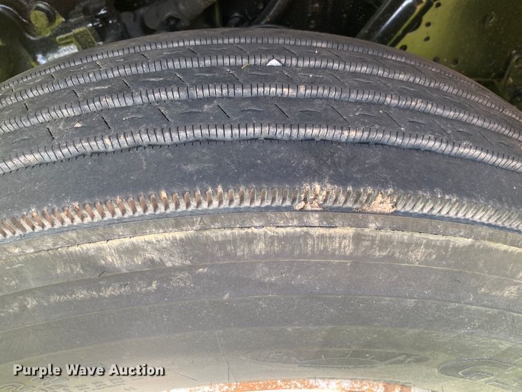 image for item DK6350 2002 International 2574  flatbed truck