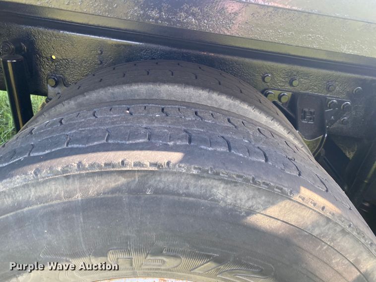 image for item DK6350 2002 International 2574  flatbed truck