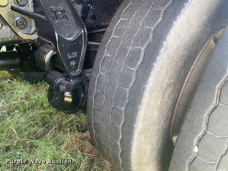 image for item DK6350 2002 International 2574  flatbed truck