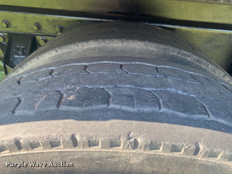 image for item DK6350 2002 International 2574  flatbed truck