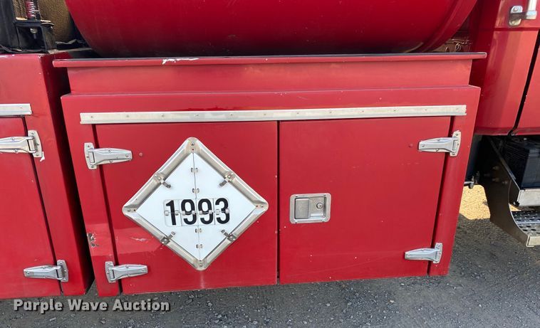 image for item DK6351 1995 Freightliner FL70  fuel truck