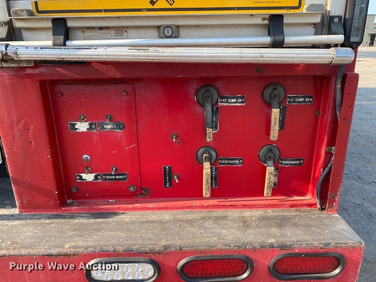 image for item DK6351 1995 Freightliner FL70  fuel truck