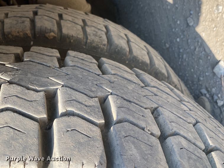 image for item DK6351 1995 Freightliner FL70  fuel truck