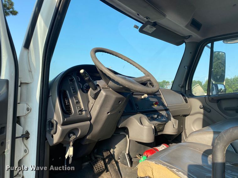 image for item DK6352 2006 Freightliner Business Class M2  flatbed truck