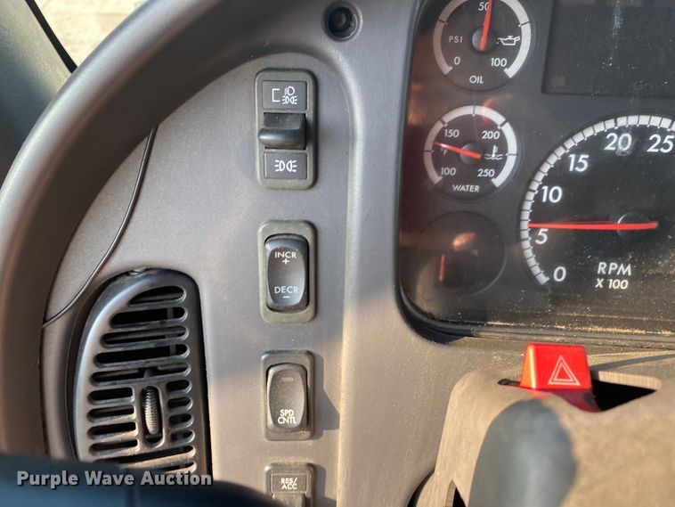 image for item DK6352 2006 Freightliner Business Class M2  flatbed truck