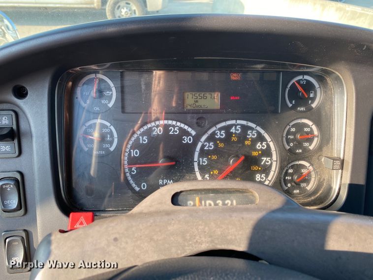 image for item DK6352 2006 Freightliner Business Class M2  flatbed truck