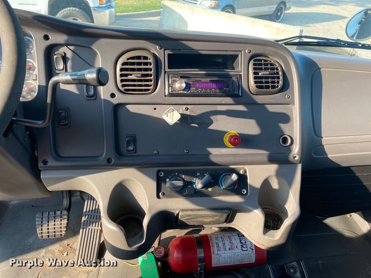 image for item DK6352 2006 Freightliner Business Class M2  flatbed truck