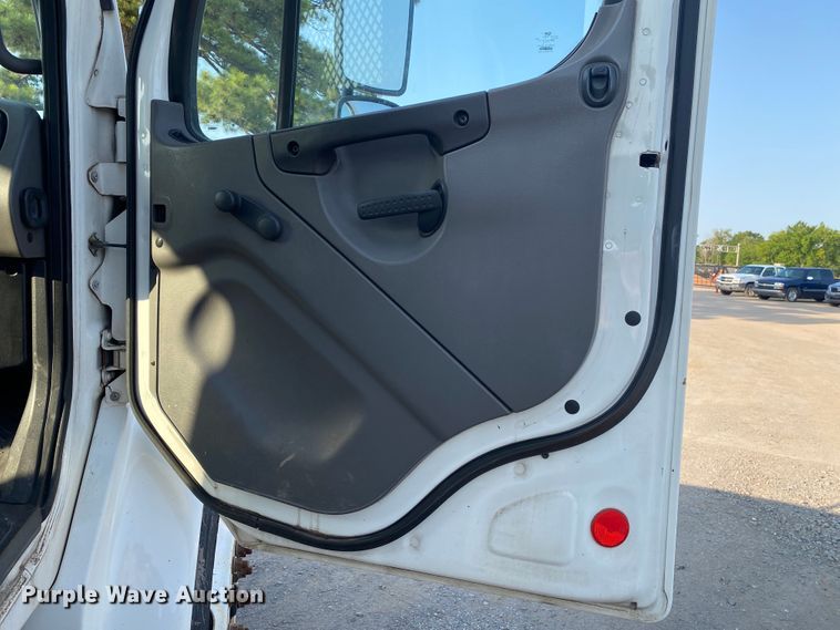 image for item DK6352 2006 Freightliner Business Class M2  flatbed truck